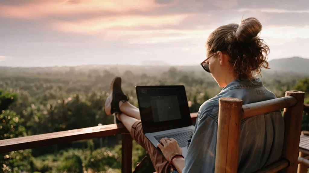 Business Travel vs. Leisure vs. Blended: An Overview